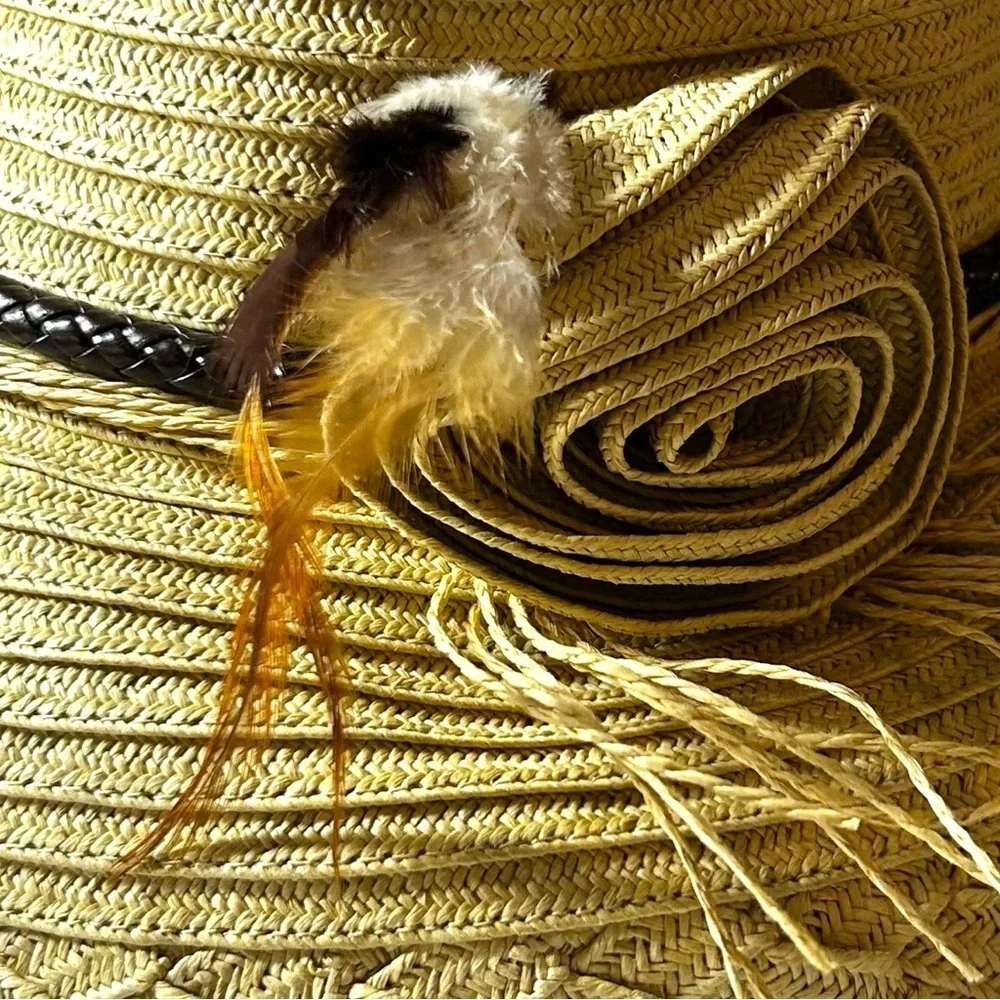 The Hatter Company Tan Straw Kettle brim Cloche Hat. NWT